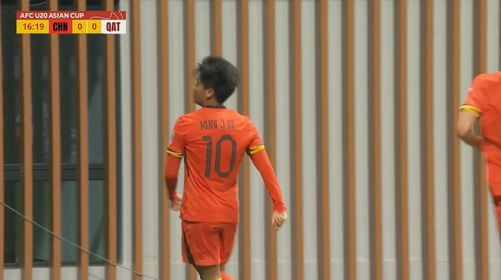  國(guó)青1-0卡塔爾！蒯紀(jì)聞精彩低射破門，毛偉杰就地反搶送助攻