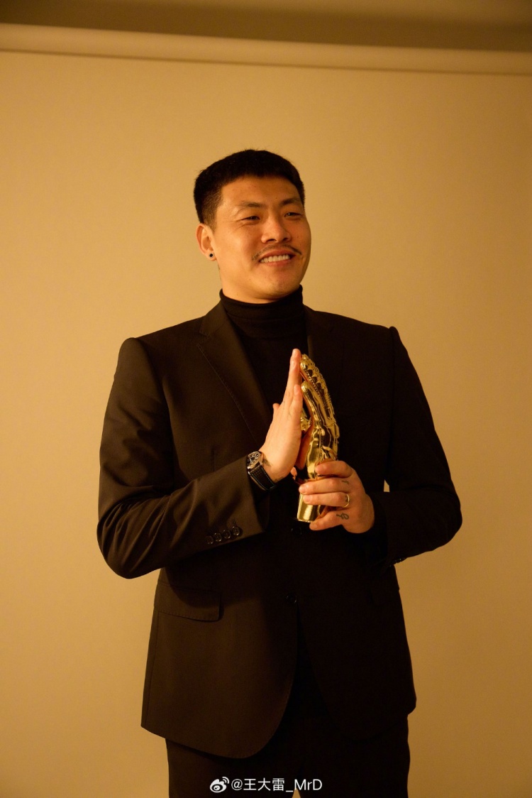  獲中國足球金手套獎，王大雷發(fā)文：既是榮譽也是鞭策自己的動力
