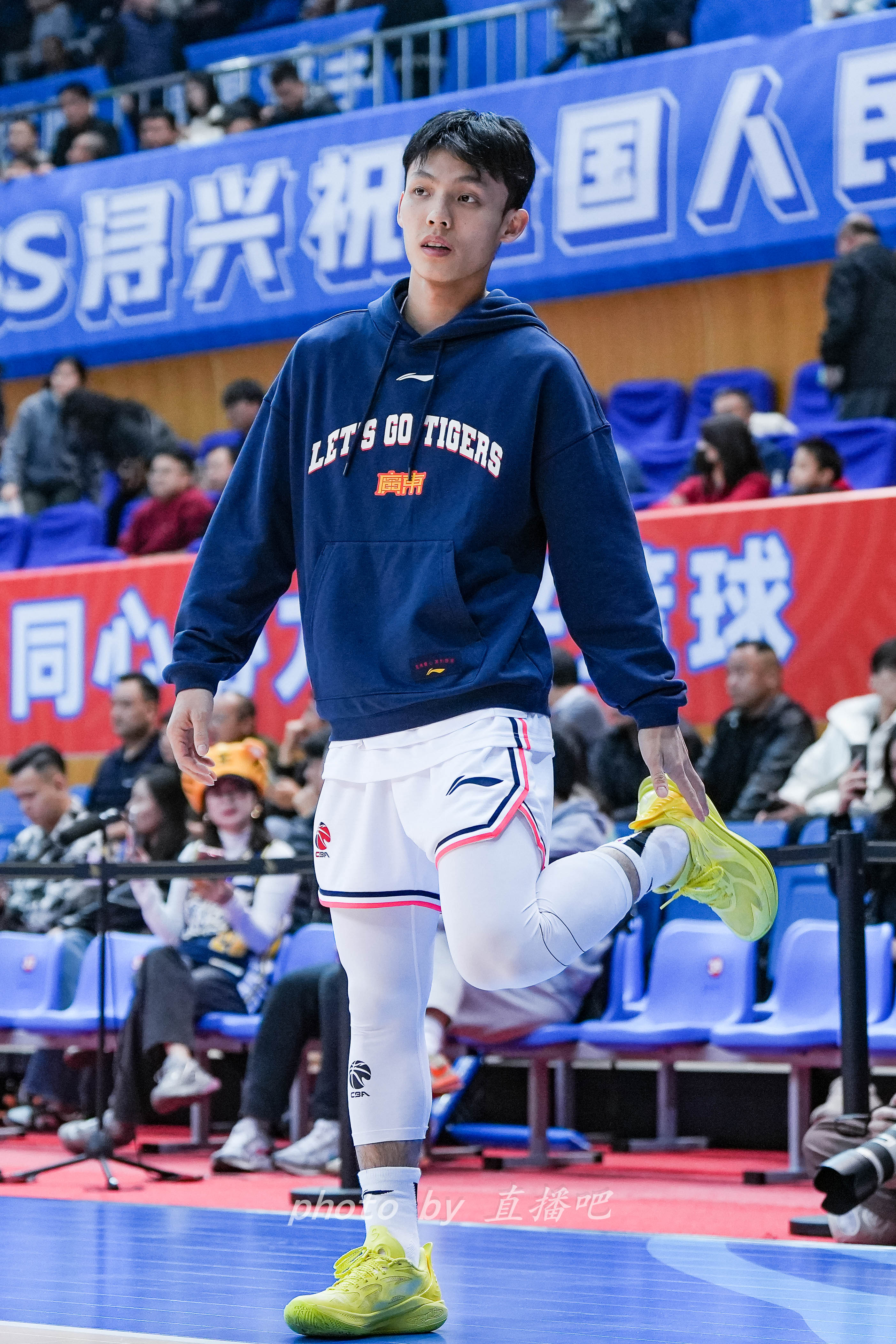  “控球中鋒”！徐杰這身體素質(zhì)有億點(diǎn)東西