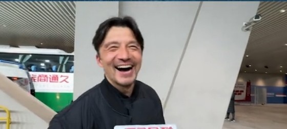  帶孩子和帶球隊(duì)哪個更累？謝暉笑言：都累，但帶孩子更累