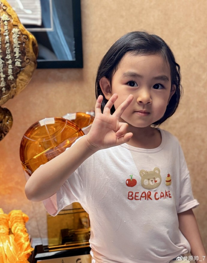  三分大賽三冠王！原帥曬三冠獎(jiǎng)杯：完成了女兒給安排的任務(wù)！