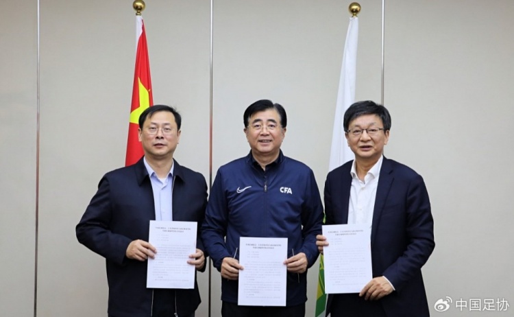  中國(guó)足協(xié)、江蘇省體育局、南京體育學(xué)院簽約共建足球裁判學(xué)院
