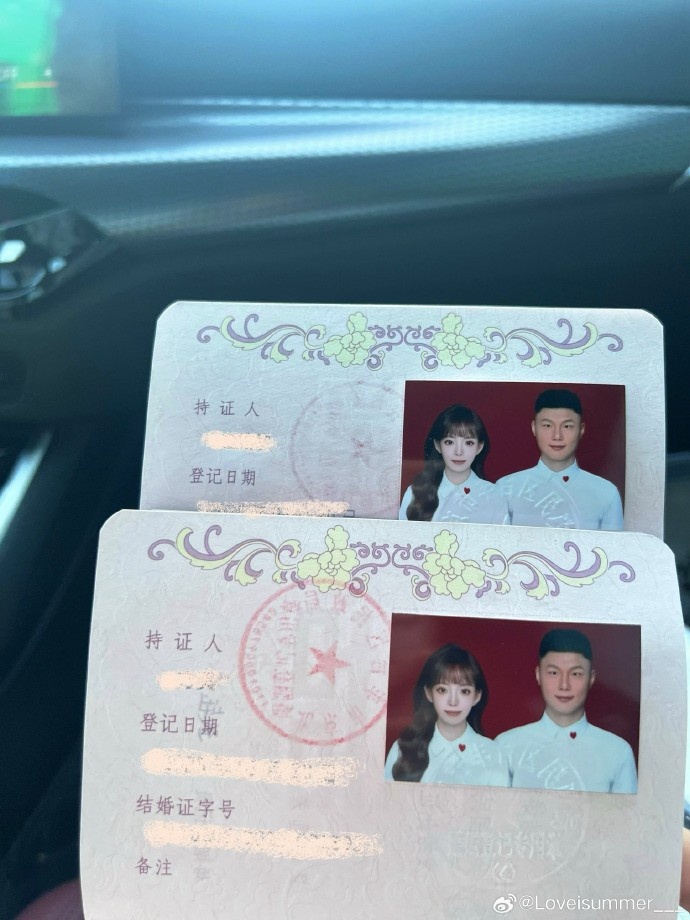  恭喜！方昊女友社媒曬結(jié)婚證：已婚