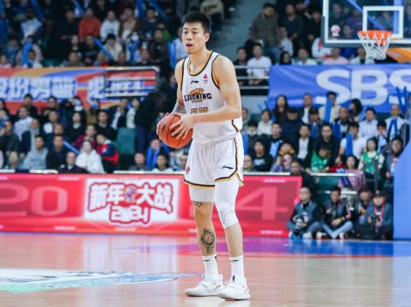  攻防俱佳！張鎮(zhèn)麟15中8拿到19分7板6助5斷2帽
