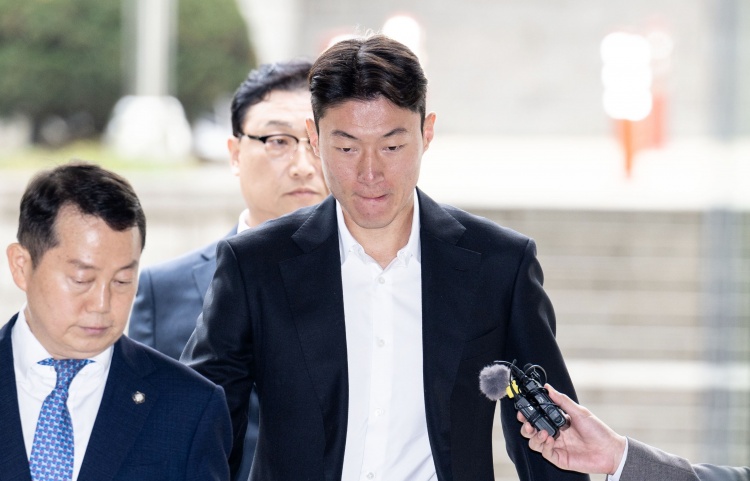  韓國(guó)國(guó)腳黃義助非法拍攝不雅視頻，一審被判有期徒刑1年緩刑2年！