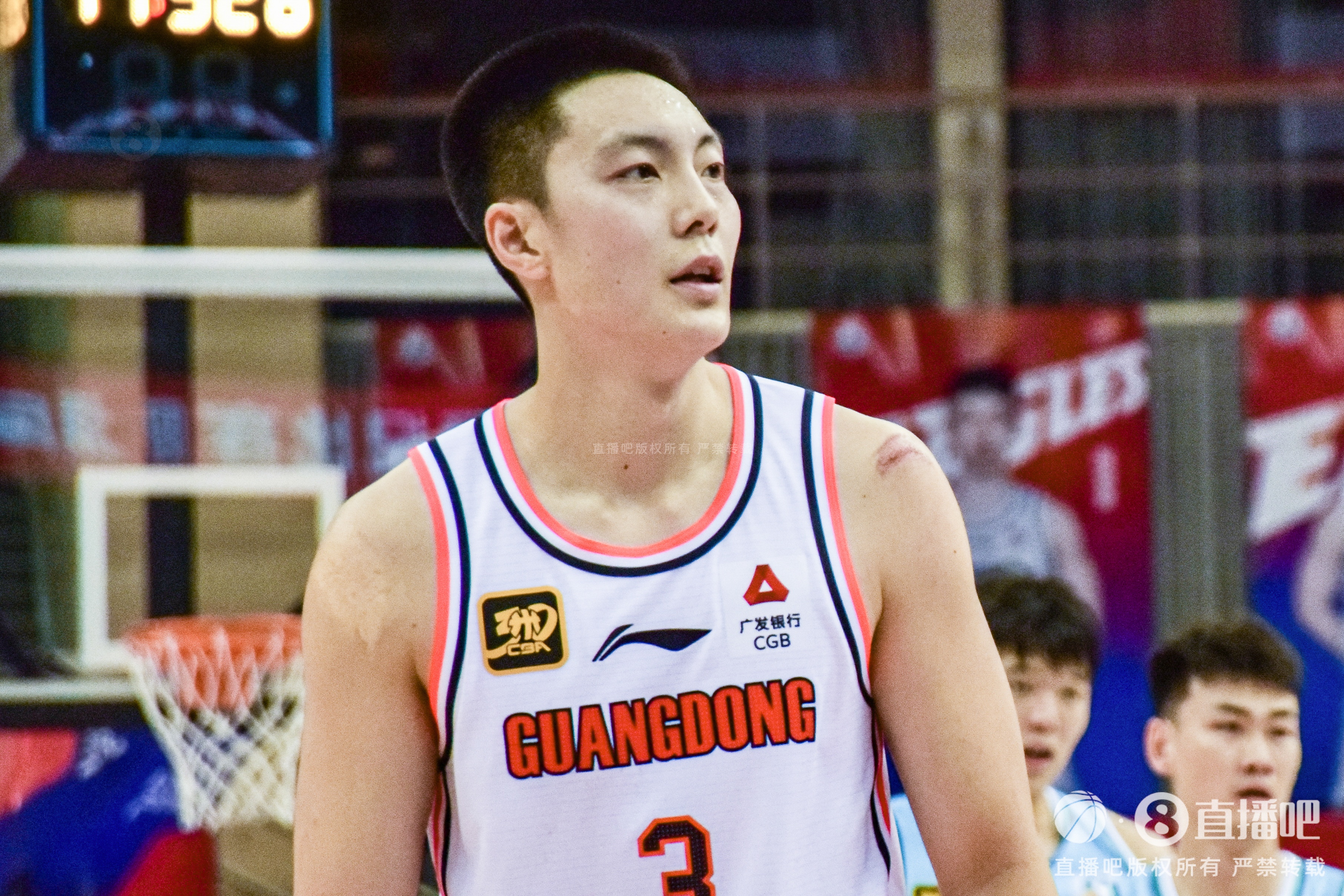  隊長歸來！胡明軒復出表現(xiàn)完美 7中4拿下11分3板5助0失誤