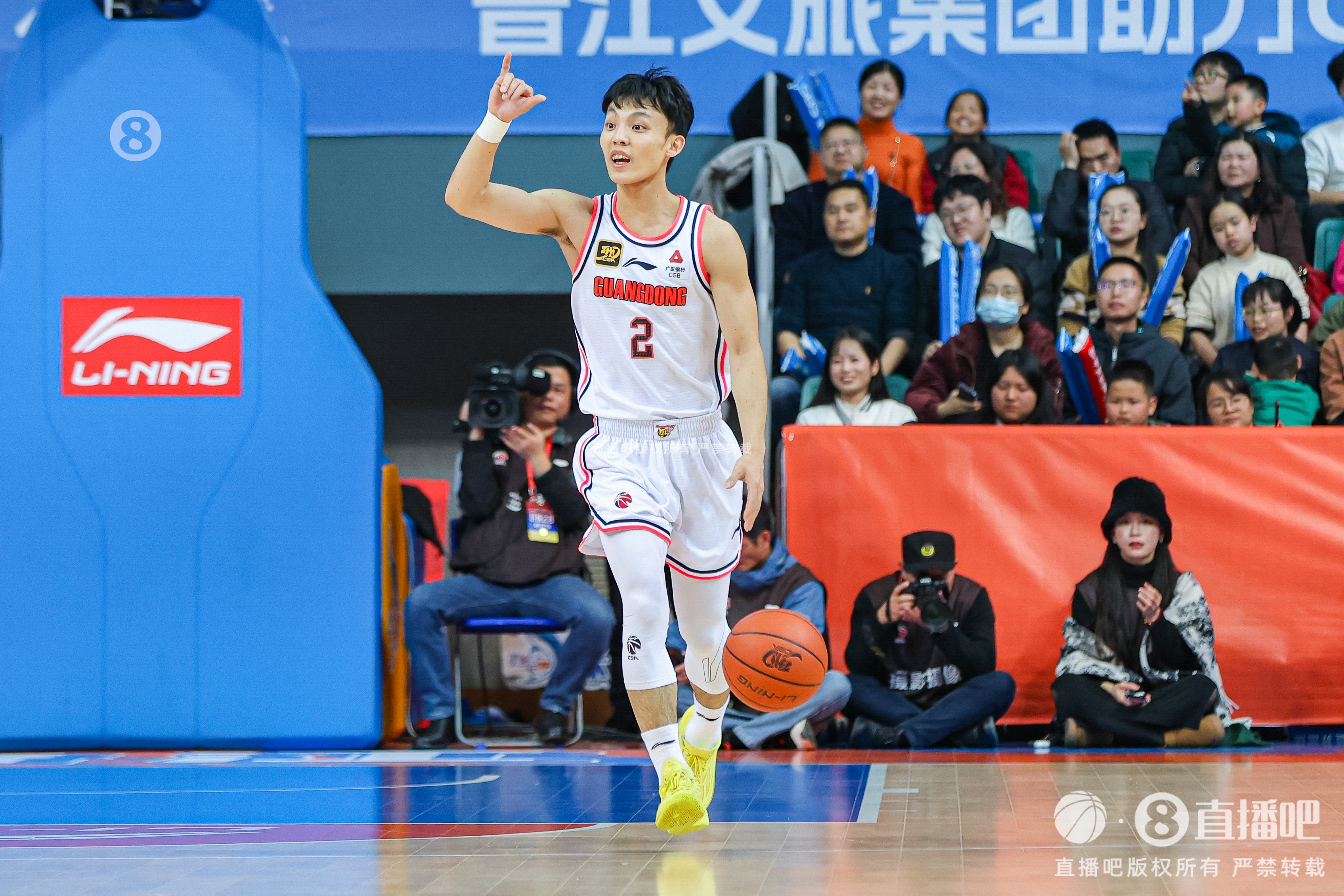  大師！徐杰半場9中8砍下21分4助 單節(jié)5記三分驚艷全場