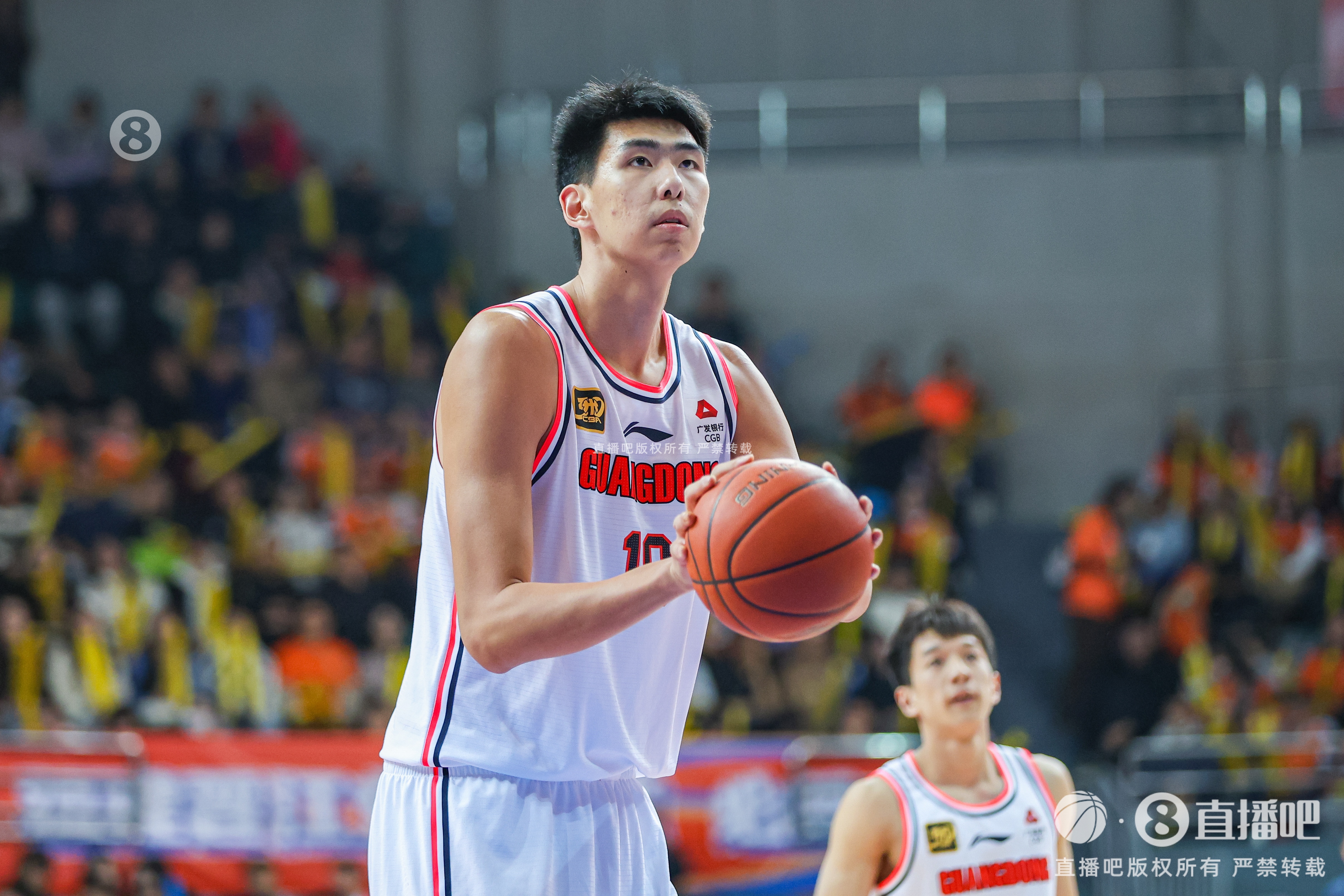  扣爽了！徐昕7中5得到15分8板 罰球7中5