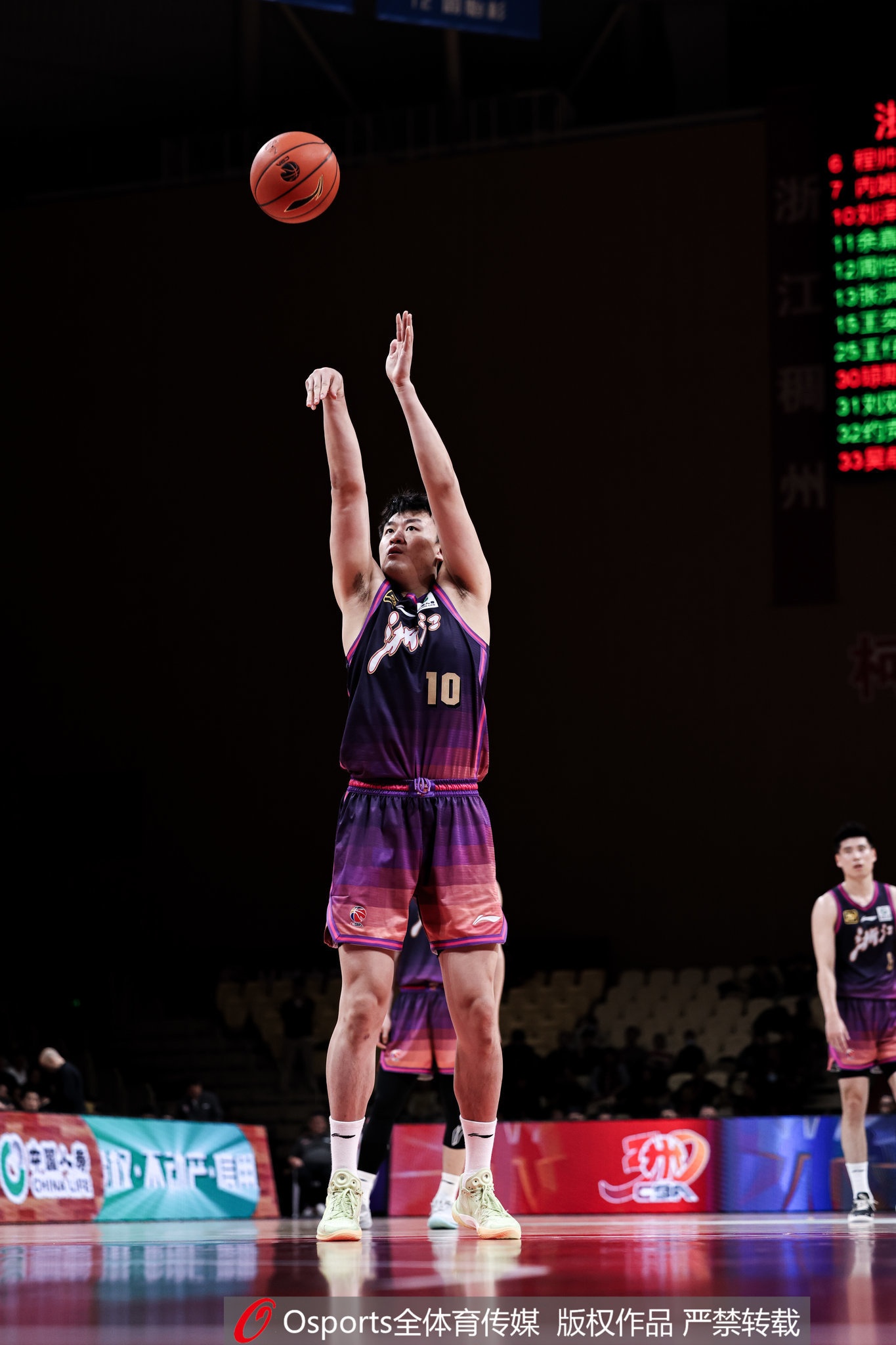  高效替補(bǔ)！劉澤一13投7中&罰球4中3得18分7板 得分并列全隊(duì)最高